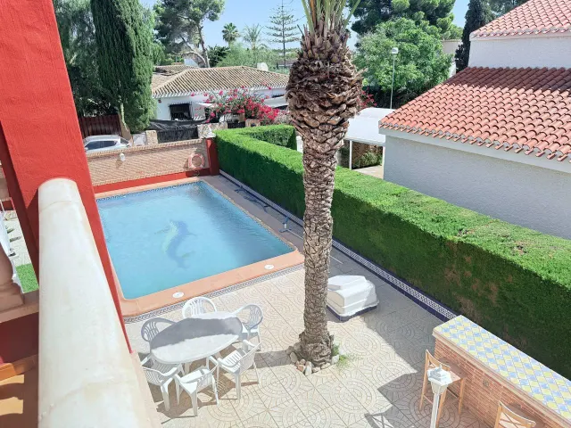 Espectacular chalet en Dehesa de Campoamor con piscina privada a 5 minutos andandoa la playa. — 48