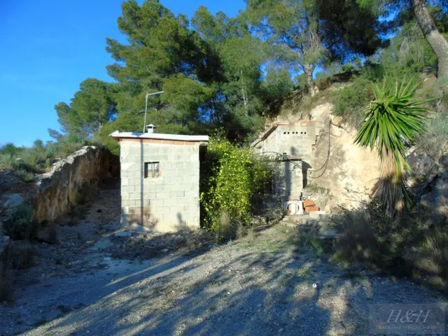 Se vende terreno urbanizable en Olocau. /H H Asesores, Inmobiliaria en Burjassot/ — 6