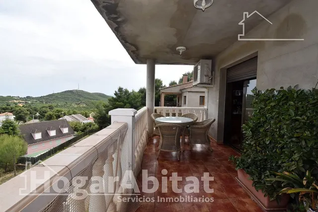 CHALET SEMINUEVO CON GARAJE, PISCINA Y AMPLIA PARCELA — 10