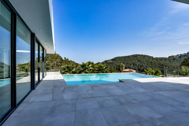 Impresionante villa moderna en una ubicación privilegiada con vistas al mar — 17