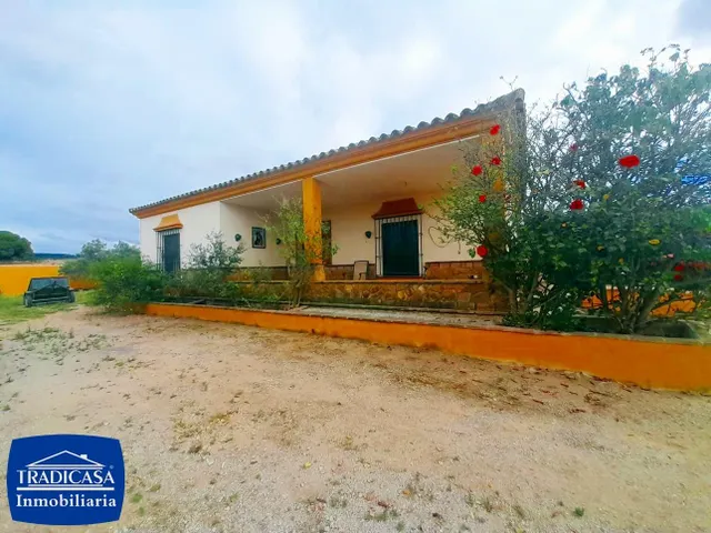 ARCOS DE LA FRONTERA, FINCA RÚSTICA DE 5.685M2, 2 CHALETS, BOXES Y ESTABLOS PARA CABALLOS — 2