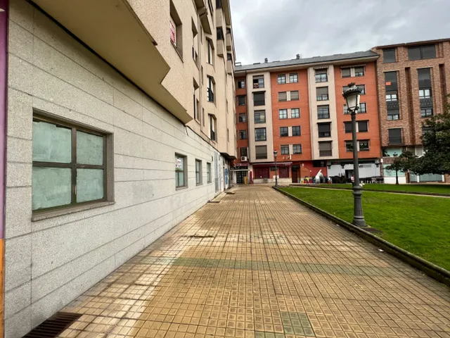 LOCAL EN ALQUILER Y VENTA EN LA AVENIDA DE ESPAÑA — 10