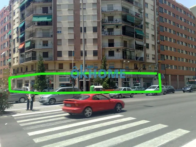 Local comercial 1600m² en venta - Nou Moles - foto 2