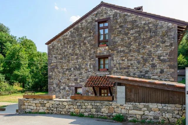 Complejo turístico en venta en cabrales: 32 habitaciones y 96 plazas entre los picos de europa y la costa asturiana — 32