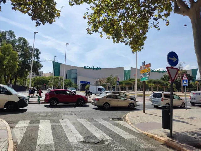 LOCAL para poner tu NEGOCIO o con posibilidad de CAMBIO DE USO. — 43
