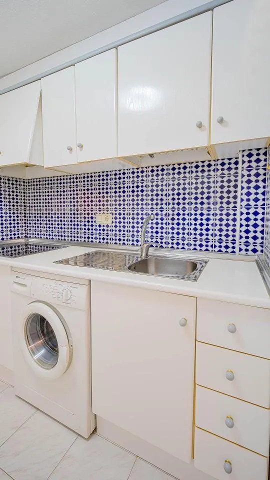 Bungalow en planta baja de 3 dormitorios con jardín y piscina comunitaria en Torrevieja — 20