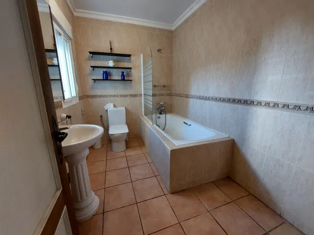 Chalet 6 dormitorios 3 baños, terrazas y piscina en Burjulú. — 42