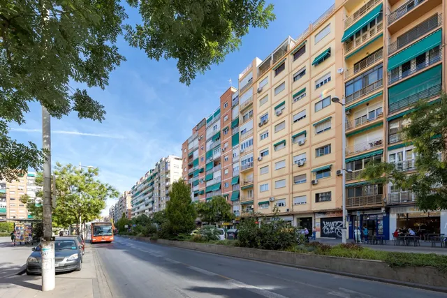 ¡Tu nueva inversión te espera en Camino de Ronda! ✨ EXTERIOR - foto 2