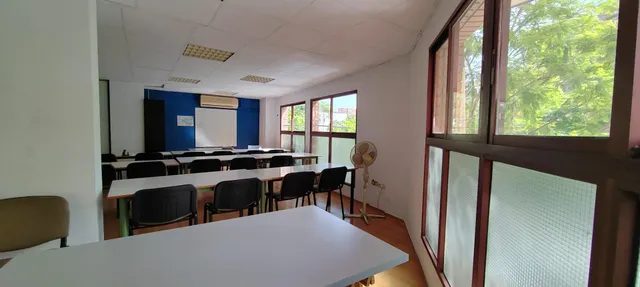 SE VENDE LOCAL ENTREPLANTA EN MUY BUENA ZONA CON TODOS LOS SERVICIOS A MANO — 13