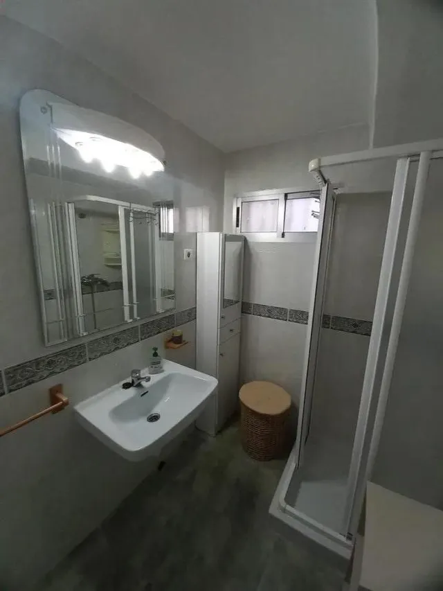 Amplio Piso en Benalmádena con Vistas y Excelentes Amenidades — 10