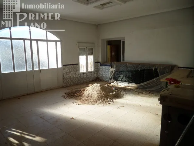 Casa de planta baja para reformar con 545 metros cuadrados y - foto 3