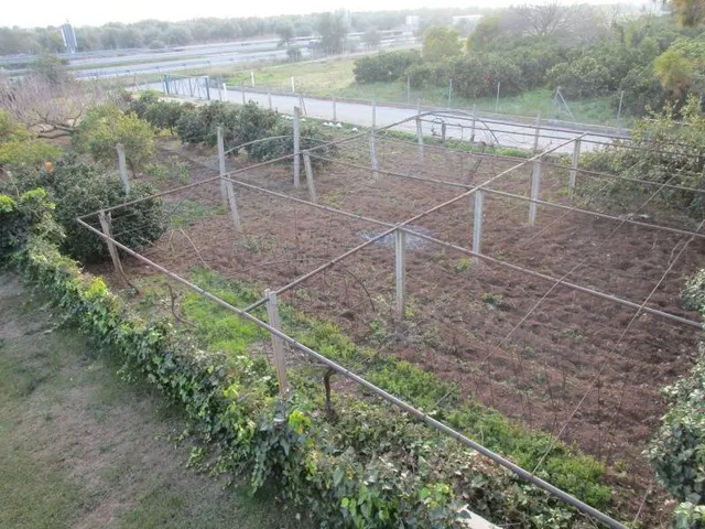 Chalet en venta de dos plantas, con piscina y tres almacenes. — 18