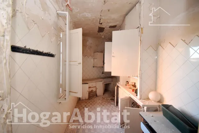 ¡Hazla a tu gusto! Casa amplia y luminosa de tres alturas para reformar, cerca del ayuntamiento — 6