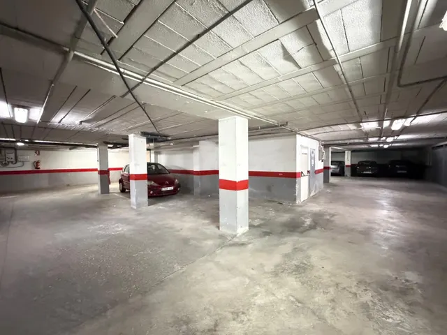 Apartamento reformado con vistas al mar con garaje incluido. 2 dorm. 1 baño. con superficie de 65 m2. playa a 100 metros. — 46