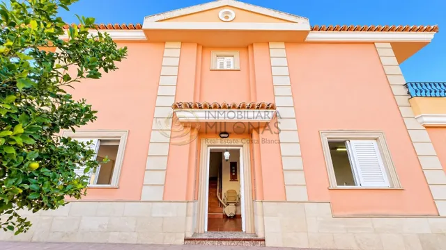 Exclusivo chalet pareado de esquina en la urbanización mira la costa – sierra helada, Benidorm — 16