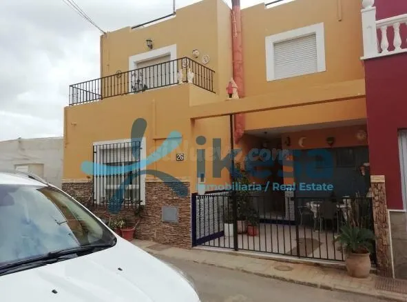 Se vende Chalet Adosado en la localidad de Almería