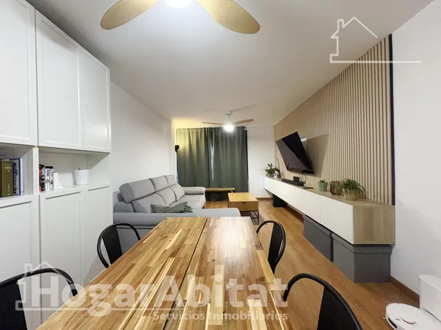 ¡Hogar de lujo! Amplio, sofisticado y reformado, con patio y garaje, todo amueblado — 27