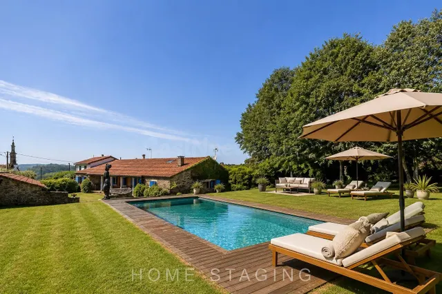 Finca con dos viviendas de piedra restauradas, piscina y lic
