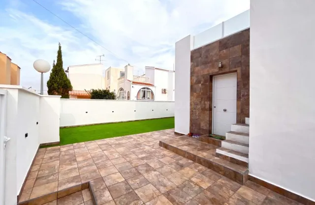 TOTALMENTE REFORMADO! CHALET SEMI-INDEPENDIENTE EN ORIHUELA COSTA — 3