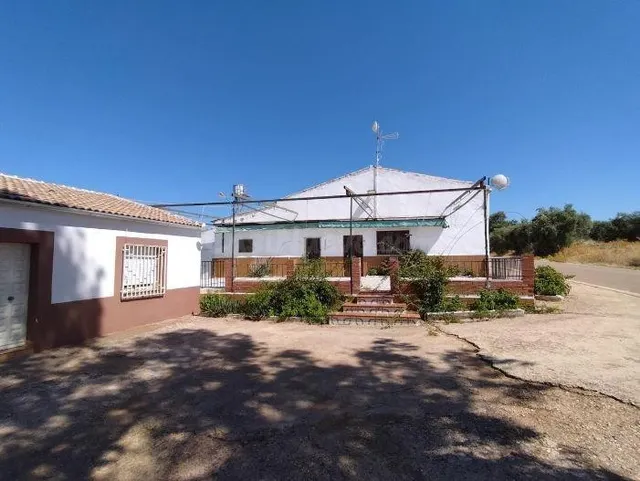 SE VENDE casa OKUPA en C Diseminados 753 Y 754 de Montoro - foto 3