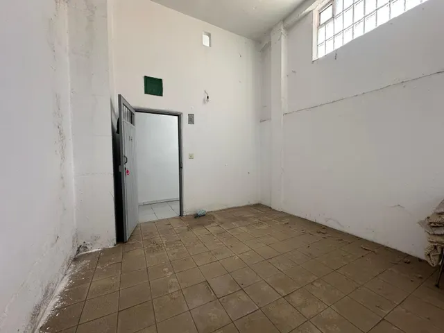 VENTA: Amplio Piso Zona Alta — 19