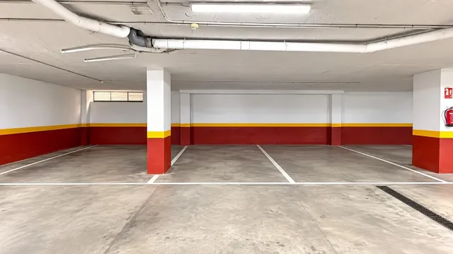 PISO VPO en PLANTA BAJA con PATIO y plaza de GARAJE en la CTRA. de MEDINA. — 19
