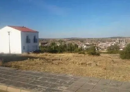 TERRENO EN VENTA EN FREGENAL DE LA SIERRA — 2