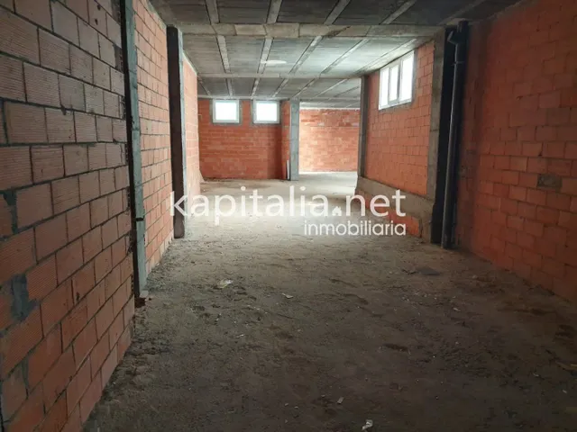 Local comercial con patio a la venta en Ontinyent. - foto 3