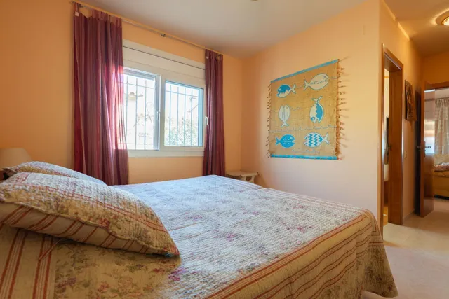 Casa en Riumar con parcela de 600 m2, piscina, garaje, jardín y parking para dos coches — 22