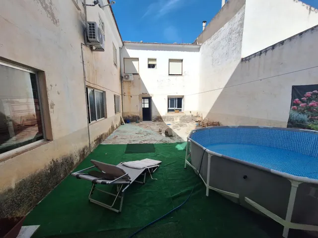 Amplia casa con 5 dormitorios, patio y planta baja ideal para garaje, negocio o proyecto — 37