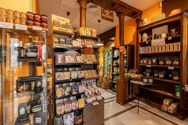 SE TRASPASA TIENDA ESPECIALIZADA EN TÉ, CAFÉ Y CHOCOLATE — 23