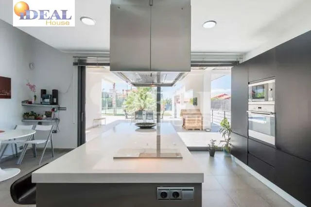 Ref.: A8488G7. Increible chalet de lujo y diseño, parcela 1500 m2,  piscina propia, pista de padel. — 18