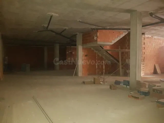 Local comercial con 14 metros de fachada - foto 5
