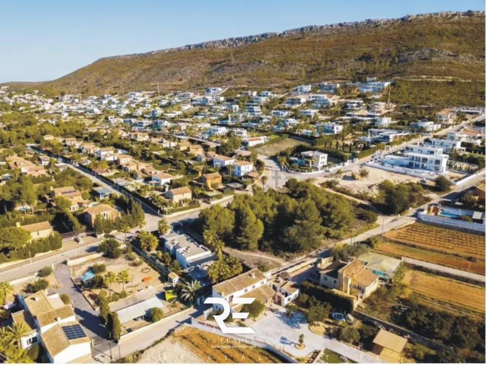 SOLAR CLASE URBANO PARA USO RESIDENCIAL UNIFAMILIAR EN URBANIZACIÓN PINOMAR - JAVEA !!