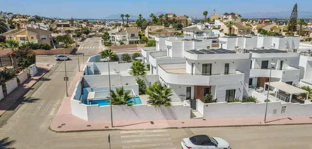 Chalet 4 habitaciones 240m² en venta - DOÑA PEPA — 23