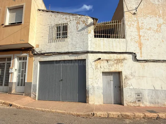 Oportunidad de Inversión: Casa Solar en Totana cerca del Mer