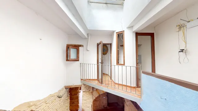 Casa de 2 plantas más buhardilla en calle Lucano-Potro - foto 2
