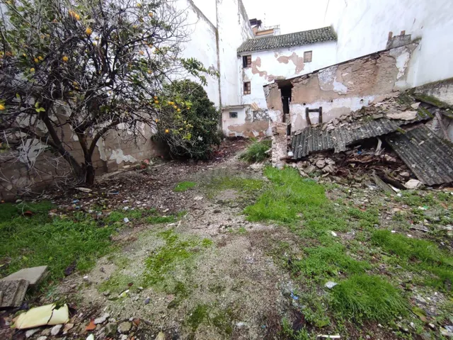 Oportunidad de Inversión en Cabra: Casa para Reforma Integra
