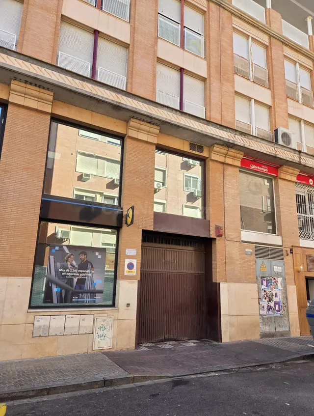 Oportunidad de Inversión: Garaje en Luis Montoto - Nervión - foto 4