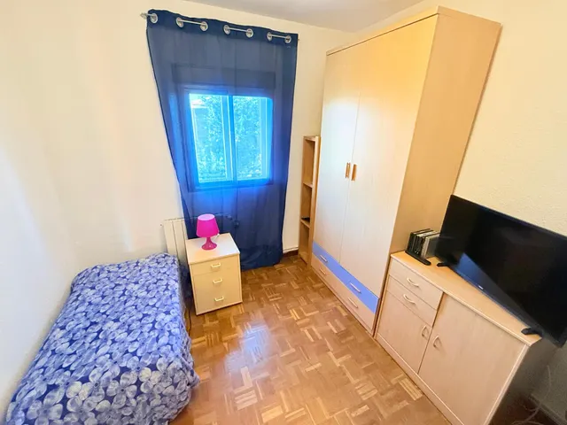Piso exterior con ascensor en Villaverde · 2 dormitorios · Bien comunicado · Madrid — 13