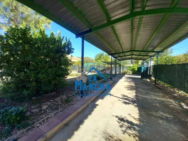 *250.000€*. inmobiliaria la mancha vende parcela urbana en urbanización riachuelos (Albacete). — 50