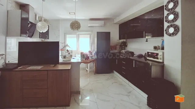 CASA DE CUATRO PLANTAS CON GARAJE Y DOS TERRAZAS EN VENTA EN