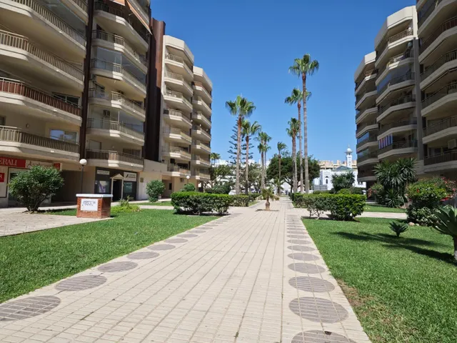 Apartamento en Fuengirola de 2 dormitorios, 2 baños junto al mar en doña sofía — 35