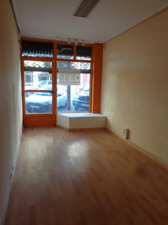Se alquila local comercial en zona colón, Cáceres ✨ — 2