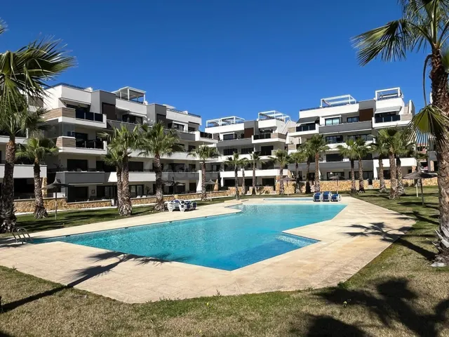 Magnífico apartamento en planta baja con orientación sur, ubicado en el exclusivo residencial Amanecer X, en la demandada zona de Los Altos, en Orihuela Costa. — 3