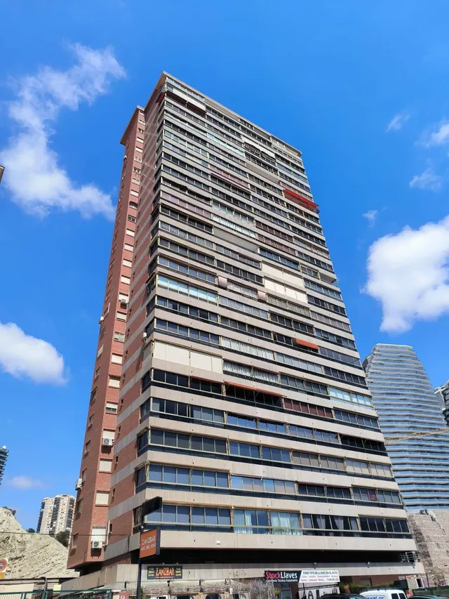 Amplio garaje doble cabinado en primera línea de la Playa de Poniente, Benidorm - www.inmobiliarialesdunes.com — 11
