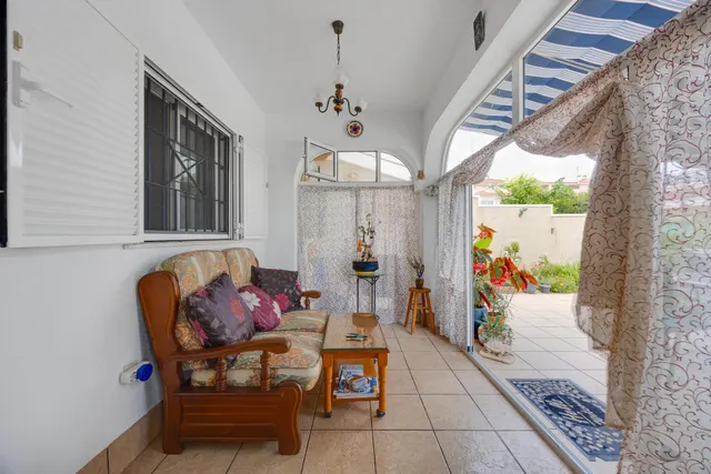 Bungalow de 2 dormitorios y piscina comunitaria en Orihuela Costa — 14