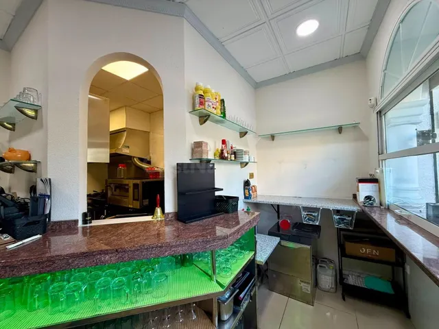 Local comercial 101m² en venta - Los secanos — 42