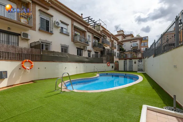 Ático en venta en La Zubia — 2