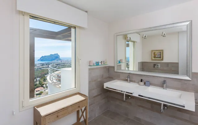 Villa Peñón. Villa con vistas panorámicas a la costa y orientación sur en venta en Benissa. — 11